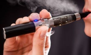 Az e-cigaretta napi használata majdnem duplájára növeli a szívroham kockázatát