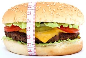 A szervezet úgy reagál a magas zsírtartalmú és kalóriájú ételre, mintha baktériumfertőzés érné